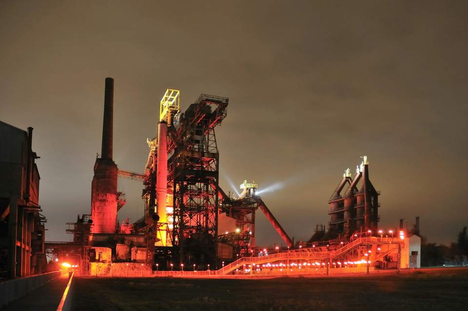 Process industries and rotating machinery: steel, cement, chemicals, paper, mining