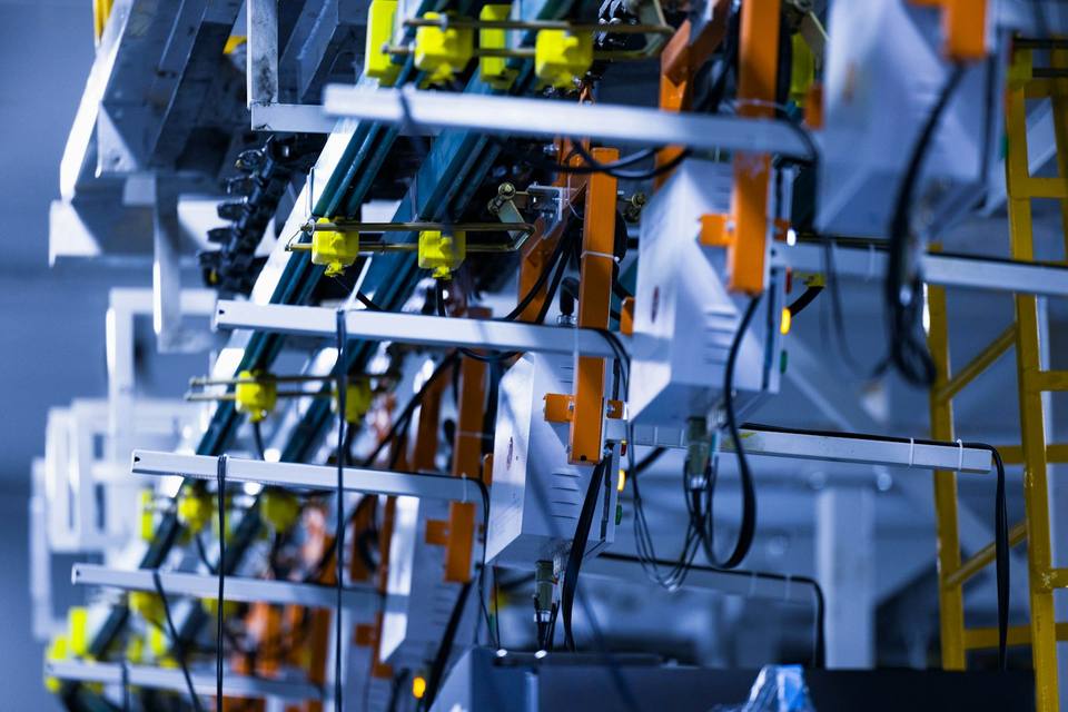 AI Limit-Setting in End-of-Line Acoustic Testing: Why Fixed Thresholds Reject Good Parts